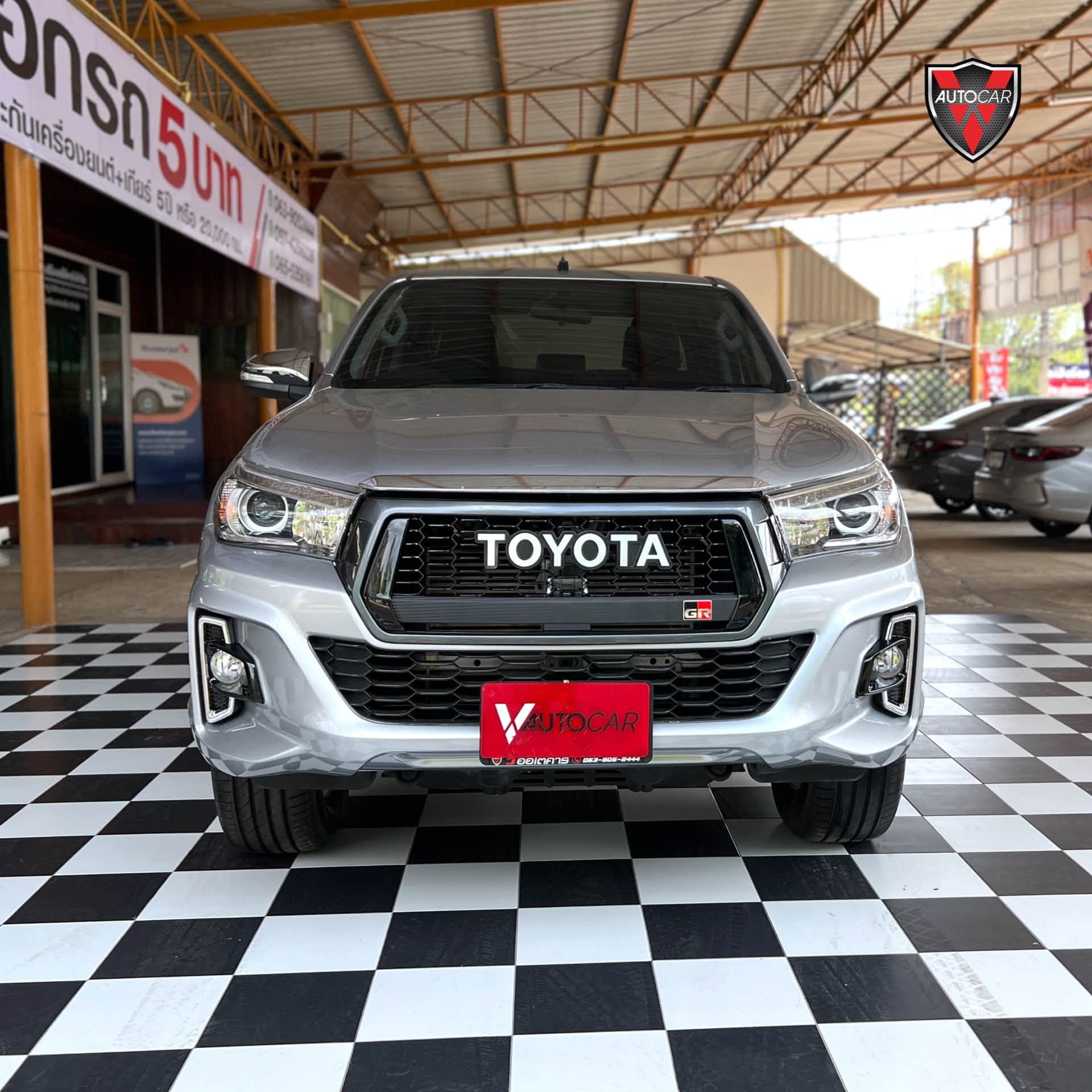 Toyota Hilux Revo Double Cab 2.4 ปี 2018 สีเงิน รูปที่ 2